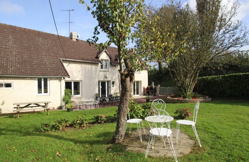Ancteville Cabaña | Casa Normanda con Jardín Privado, Terraza y Cheminée