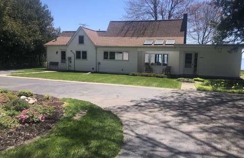 Northport Cabaña | Northport Beach Retreat-Waterfront-Pet ok