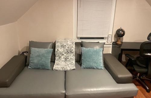 Elmont Apartamento | Charming NYC apt near UBS and Belmont Park Village