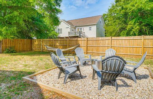 Long Beach Casa | Charming Oak Island Beach House with Fire Pit and Yard