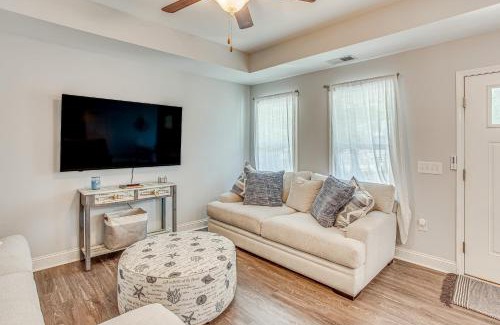 Long Beach Casa | Charming Oak Island Beach House with Fire Pit and Yard