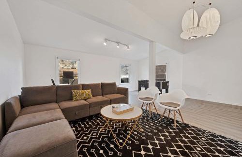 Oak Park Casa | Charming Oak Park 4BD 3,5BA and 2 Private Parking home