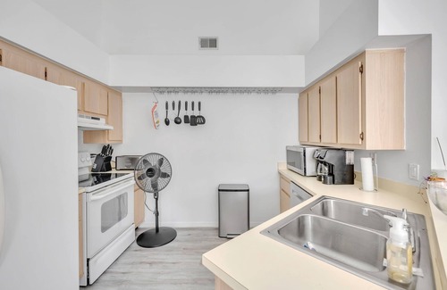 Southwest Orlando Condominio | Charming Oasis: Stylish Apartment in the Heart of Orlando