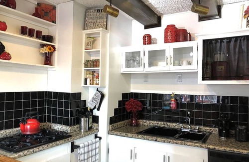 Cleveland Casa | Charming Old Soul |Near CLE Clinic |Long Term Stay