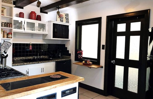 Cleveland Casa | Charming Old Soul |Near CLE Clinic |Long Term Stay