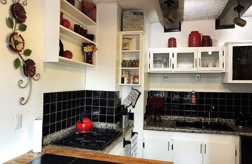 Cleveland Casa | Charming Old Soul |Near CLE Clinic |Long Term Stay