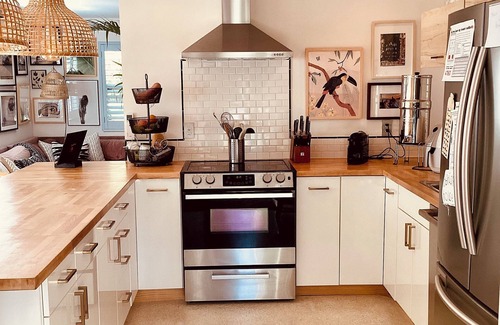Central Naples Casa | Charming Olde Naples Bungalow