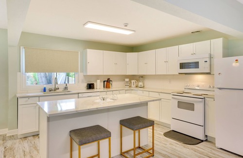 Omaha Casa | Charming Omaha Getaway - 3 Mi to Baxter Arena!