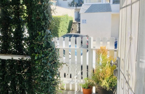 West Hollywood Cabaña | Encantador dormitorio con loft para artistas