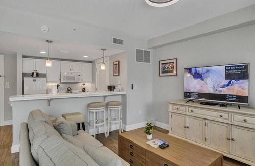 Villa Lago Condominio | Charming One-Bedroom Unit: Balcony, Kitchen, Washer/Dryer for Your Convenience at Sandestin Golf and Beach Resort!
