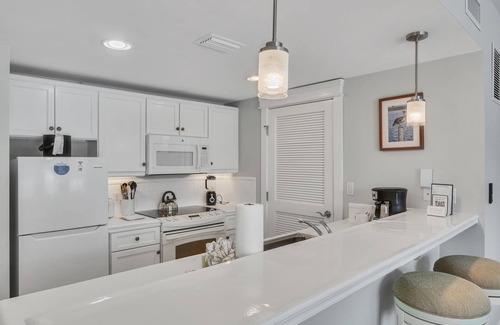 Villa Lago Condominio | Charming One-Bedroom Unit: Balcony, Kitchen, Washer/Dryer for Your Convenience at Sandestin Golf and Beach Resort!