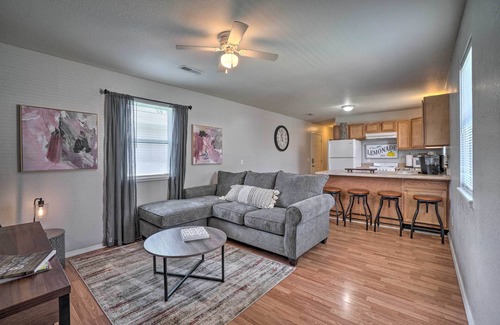 West Plains Casa | Charming One-Level Home w/ Deck, Walk to Dtwn