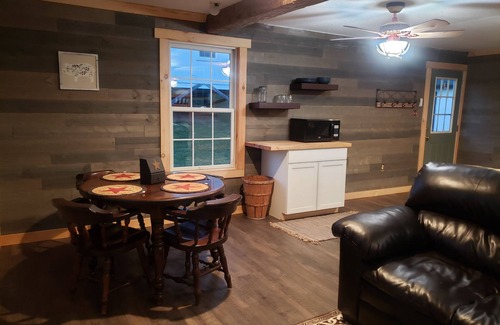 Flat Rock Casa | Charming one room cabin perfect for couples or small families.