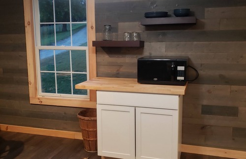 Flat Rock Casa | Charming one room cabin perfect for couples or small families.