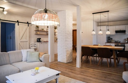 Ramstein-Miesenbach Apartamento | Charming open-plan apartment in country house style | With sauna