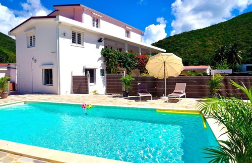 Bellefontaine Villa | Encantadora villa panameña con vista a la piscina