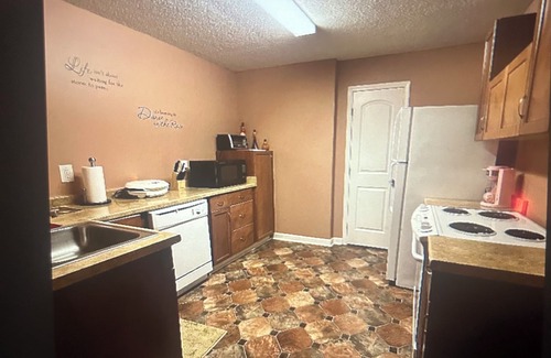 Ellenwood Apartamento | Charming Paradise Apartment in Ellenwood, Comfort & Spacious 1800 sqf