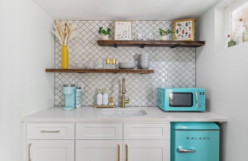 Alamo Placita Apartamento | Charming Parisian studio in Denver, Colorado