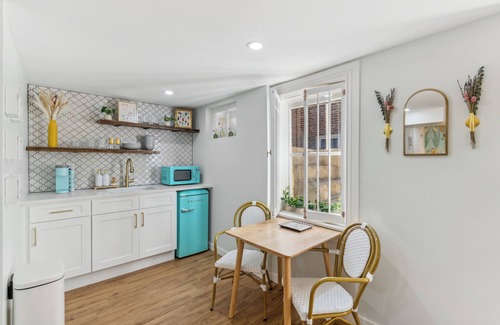 Alamo Placita Apartamento | Charming Parisian studio in Denver, Colorado