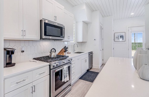 Cinnamon Shore Cabaña | Charming Parkside Cottage@Cinnamon Shore North w/ Easy Amenity Access!