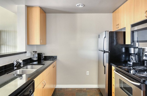 Old Pasadena Apartamento | Charming Pasadena 1BR w/ Gym & Pool, nr Colorado Ave, by Blueground