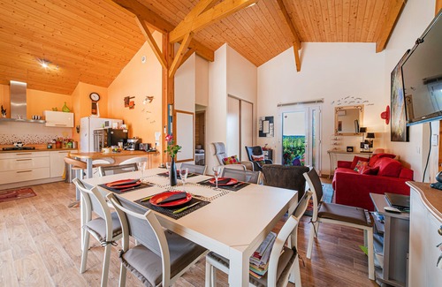 Verteuil-dAgenais Chalet De Esquí | bonito chalet combina la paz y la tranquilidad con piscina privada