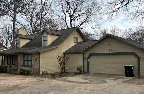 Warner Robins Casa | Charming, peaceful & spacious 3/2 house with sunroom, WiFi, AC in Warner Robins