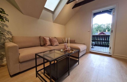 Stavanger Apartamento | Charming Penthouse Near City Center, 2-BR, King Bed,