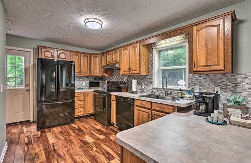 Pentwater Casa | Charming Pentwater Home w/ Fire Pit & Yard!