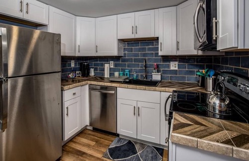 Lower Township Condominio | Charming PET FRIENDLY 2 bedroom 1 1/2 bath home recently updated.