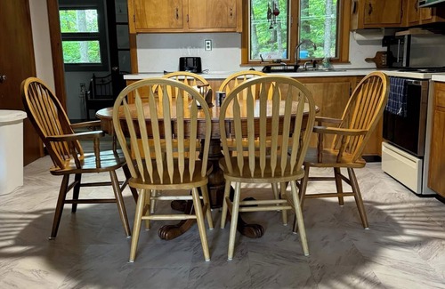 Raymond Casa | Charming pet-friendly Maine camp in a peaceful cove on Little Sebago.