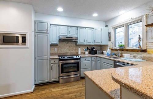 Annapolis Casa | Charming Pet-Friendly Stay - Near Bay & Beaches.
