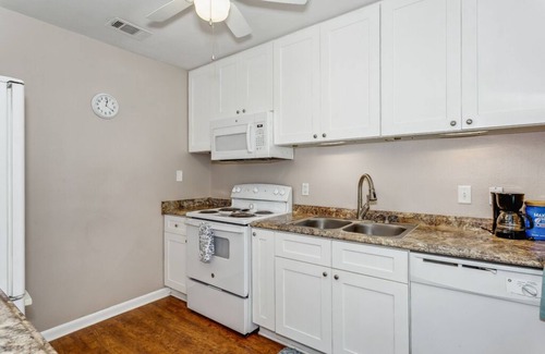 Bellview Casa | Charming Pet Friendly -3B Pensacola - Close to Bases!