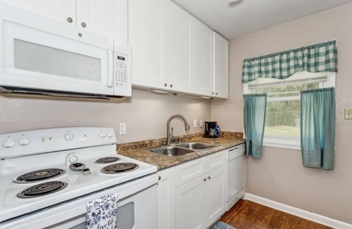 Bellview Casa | Charming Pet Friendly -3B Pensacola - Close to Bases!
