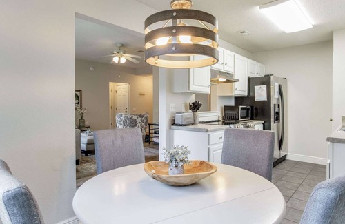 Ferry Pass Casa | Charming Pet friendly 3-bedroom house near UWF in Pensacola cozy fenced yard!