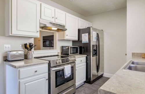 Ferry Pass Casa | Charming Pet friendly 3-bedroom house near UWF in Pensacola cozy fenced yard!