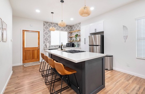 Downtown Riverside Casa | Charming Pet Friendly 3-BR Home in Downtown Riverside, Perfect for Monthly Stays