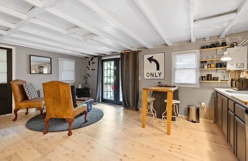 Pocono Pines Casa | Charming Pocono Bungalow | Couples Retreat
