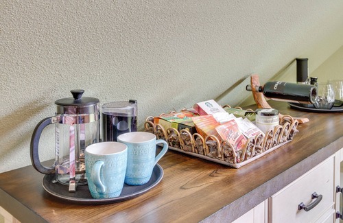 Port Angeles Apartamento | Charming Port Angeles Studio w/ Deck & Views!