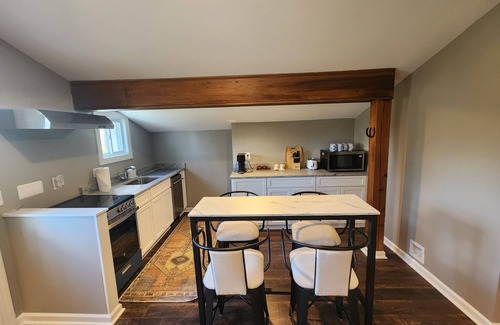 Warrenton Apartamento | Charming Presidential Suite Loft with kitchen - The Inn at Black Horse Manor