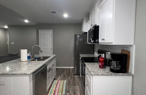 Beebe Casa | Charming private 1-bedroom with privacy fence backyard shared bathroom
