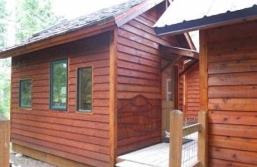 Whitefish Cabaña | Encantadora casa privada de 2 dormitorios más literas en la ciudad - $ 150- $ 250 / noche
