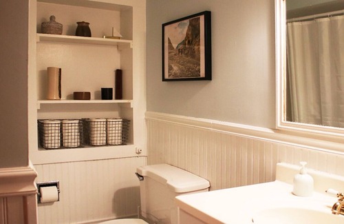 Beacon Casa | Charming Private 2 BR Beacon Bungalow Getaway