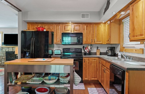 Clarkson Casa | Charming! Private and cozy Nolin Lake cottage near Mammoth Cave National Park.