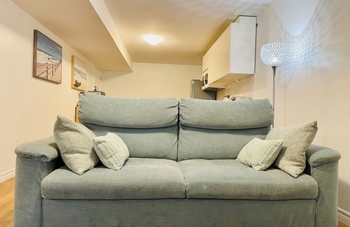 Halifax Apartamento | Charming private basement apartment with kingsize bed in brilliant Halifax