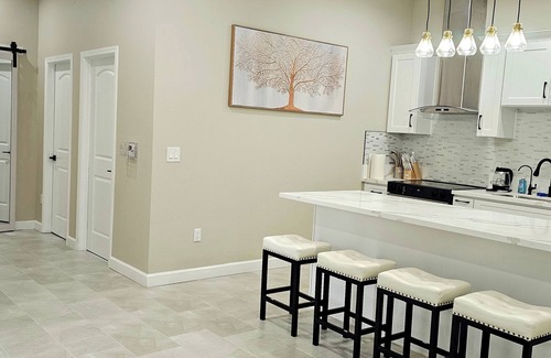 Placentia Casa | Charming private bedroom in Placentia- Walking distance to CSU Fullerton.
