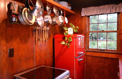 Bryans Road Cabaña | Charming Private Cottage Getaway