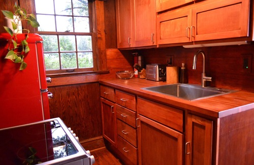 Bryans Road Cabaña | Charming Private Cottage Getaway