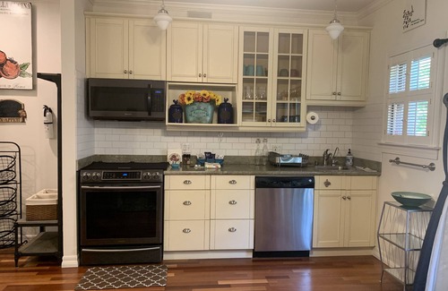 Downtown Napa Cabaña | Charming Private Cottage in Napa Downtown