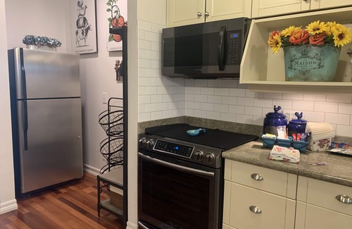 Downtown Napa Cabaña | Charming Private Cottage in Napa Downtown
